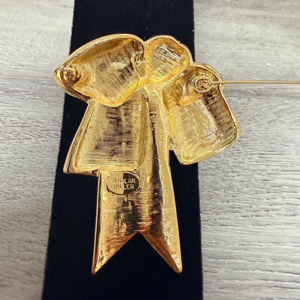 Elegant Gold Tone and Silver Tone Bow Brooch - Picture 2 of 4